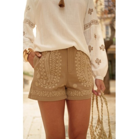 Short Beige avec Broderie Élégante